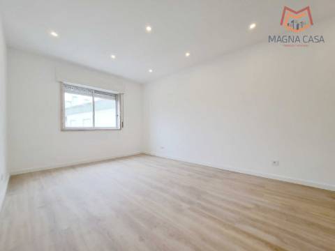 Apartamento T3, remodelado para venda em Agualva Cacém (junto ao Comboio) - Sintra - Lisboa
