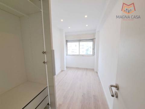 Apartamento T3, remodelado para venda em Agualva Cacém (junto ao Comboio) - Sintra - Lisboa