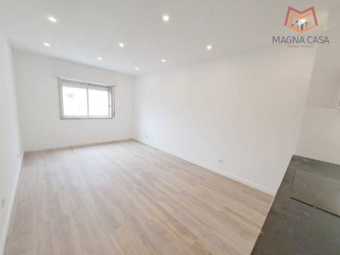 Apartamento T3, remodelado para venda em Agualva Cacém (junto ao Comboio) - Sintra - Lisboa