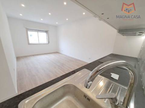 Apartamento T3, remodelado para venda em Agualva Cacém (junto ao Comboio) - Sintra - Lisboa