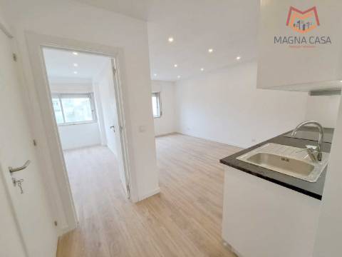 Apartamento T3, remodelado para venda em Agualva Cacém (junto ao Comboio) - Sintra - Lisboa