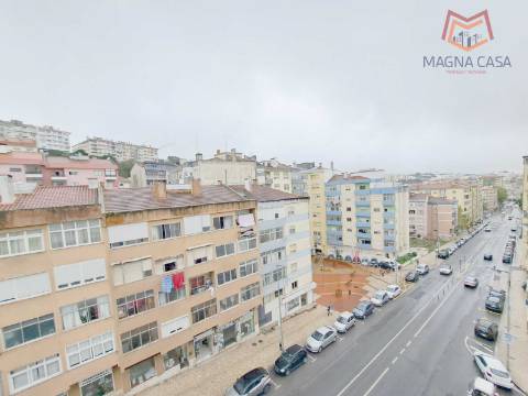 Apartamento T3, remodelado para venda em Agualva Cacém (junto ao Comboio) - Sintra - Lisboa