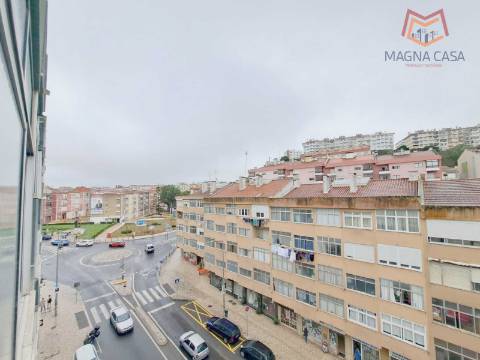 Apartamento T3, remodelado para venda em Agualva Cacém (junto ao Comboio) - Sintra - Lisboa