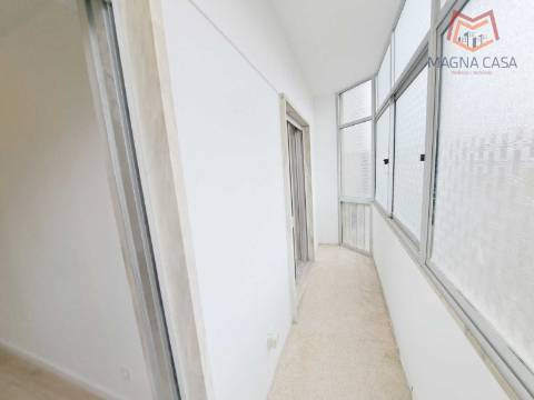Apartamento T3, remodelado para venda em Agualva Cacém (junto ao Comboio) - Sintra - Lisboa