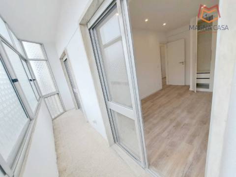 Apartamento T3, remodelado para venda em Agualva Cacém (junto ao Comboio) - Sintra - Lisboa