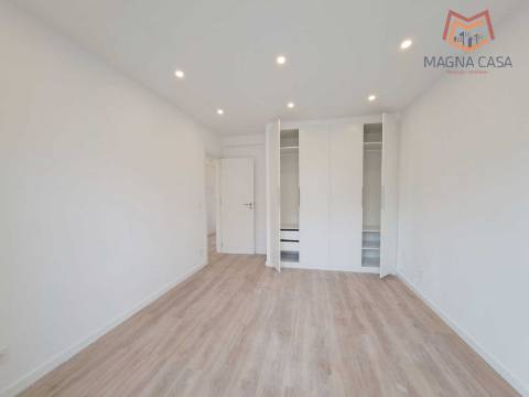 Apartamento T3, remodelado para venda em Agualva Cacém (junto ao Comboio) - Sintra - Lisboa
