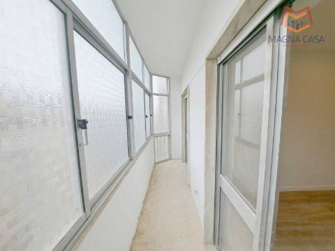 Apartamento T3, remodelado para venda em Agualva Cacém (junto ao Comboio) - Sintra - Lisboa