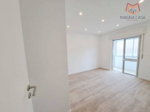 Apartamento T3, remodelado para venda em Agualva Cacém (junto ao Comboio) - Sintra - Lisboa