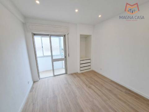Apartamento T3, remodelado para venda em Agualva Cacém (junto ao Comboio) - Sintra - Lisboa