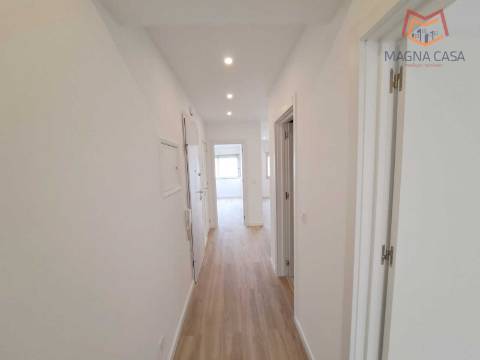 Apartamento T3, remodelado para venda em Agualva Cacém (junto ao Comboio) - Sintra - Lisboa