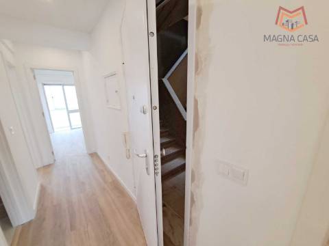 Apartamento T3, remodelado para venda em Agualva Cacém (junto ao Comboio) - Sintra - Lisboa