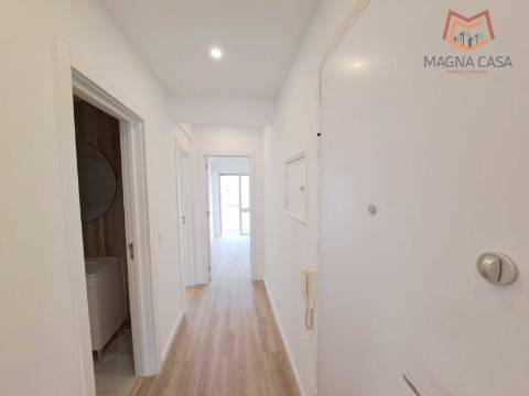Apartamento T3, remodelado para venda em Agualva Cacém (junto ao Comboio) - Sintra - Lisboa
