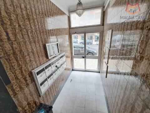 Apartamento T3, remodelado para venda em Agualva Cacém (junto ao Comboio) - Sintra - Lisboa