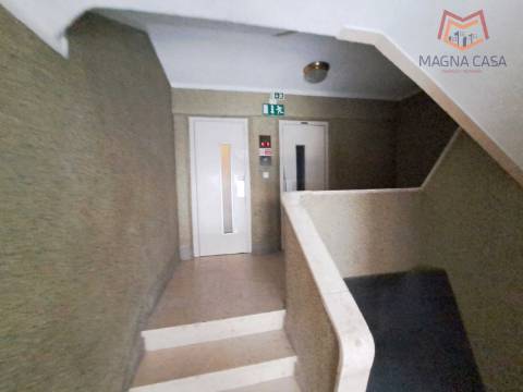 Apartamento T3, remodelado para venda em Agualva Cacém (junto ao Comboio) - Sintra - Lisboa