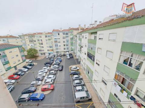 Apartamento T3, remodelado para venda em Agualva Cacém (junto ao Comboio) - Sintra - Lisboa
