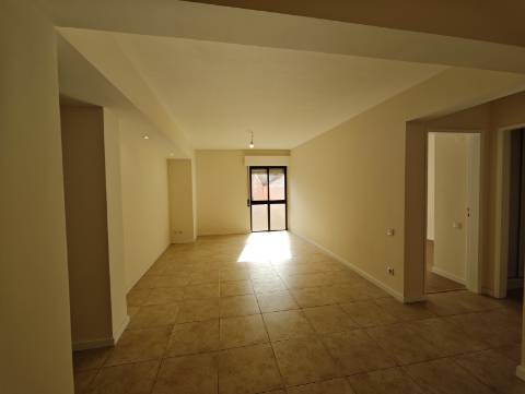 Oportunidade única de apartamento 3 assoalhadas na Tapada das Mercês - Algueirão-Mem Martins