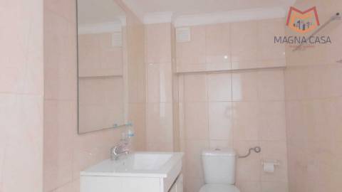 LOJA / ESPAÇO COMERCIAL (toda remodelada), Multifunções, em ótimo estado, para VENDA em ALGÈS - Lisboa, muito bem localizado