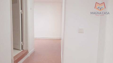 LOJA / ESPAÇO COMERCIAL (toda remodelada), Multifunções, em ótimo estado, para VENDA em ALGÈS - Lisboa, muito bem localizado