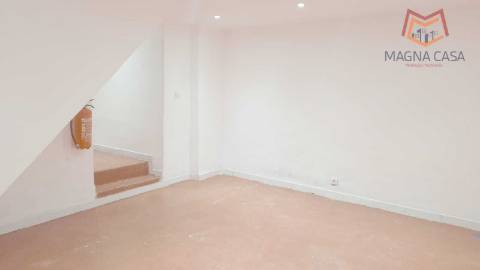 LOJA / ESPAÇO COMERCIAL (toda remodelada), Multifunções, em ótimo estado, para VENDA em ALGÈS - Lisboa, muito bem localizado