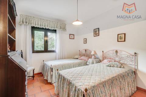 Moradia Isolada T4 com Piscina e Jardim em Pinhal Banzão, Colares, Sintra