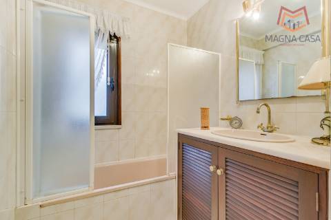 Moradia Isolada T4 com Piscina e Jardim em Pinhal Banzão, Colares, Sintra