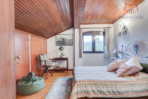 Moradia Isolada T4 com Piscina e Jardim em Pinhal Banzão, Colares, Sintra