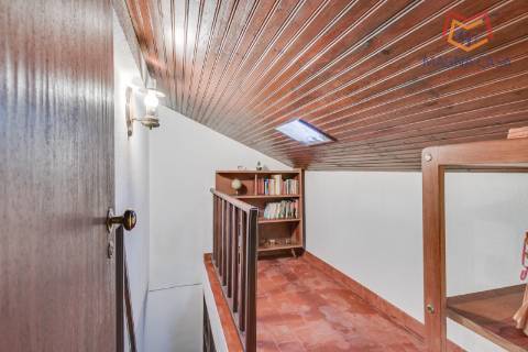 Moradia Isolada T4 com Piscina e Jardim em Pinhal Banzão, Colares, Sintra