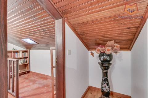 Moradia Isolada T4 com Piscina e Jardim em Pinhal Banzão, Colares, Sintra