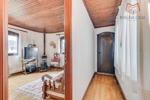 Moradia Isolada T4 com Piscina e Jardim em Pinhal Banzão, Colares, Sintra