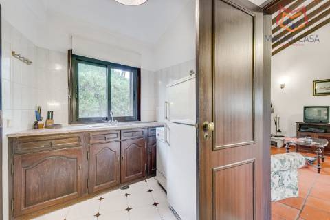 Moradia Isolada T4 com Piscina e Jardim em Pinhal Banzão, Colares, Sintra