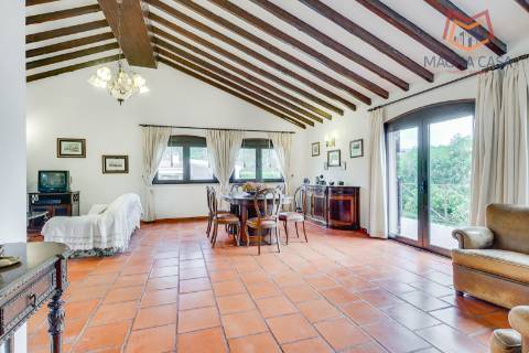 Moradia Isolada T4 com Piscina e Jardim em Pinhal Banzão, Colares, Sintra