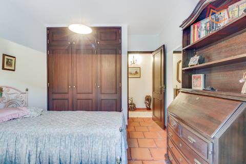 Moradia Isolada T4 com Piscina e Jardim em Pinhal Banzão, Colares, Sintra