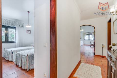 Moradia Isolada T4 com Piscina e Jardim em Pinhal Banzão, Colares, Sintra