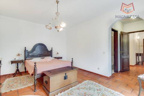 Moradia Isolada T4 com Piscina e Jardim em Pinhal Banzão, Colares, Sintra