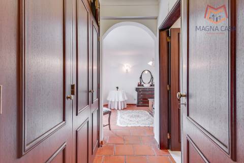 Moradia Isolada T4 com Piscina e Jardim em Pinhal Banzão, Colares, Sintra