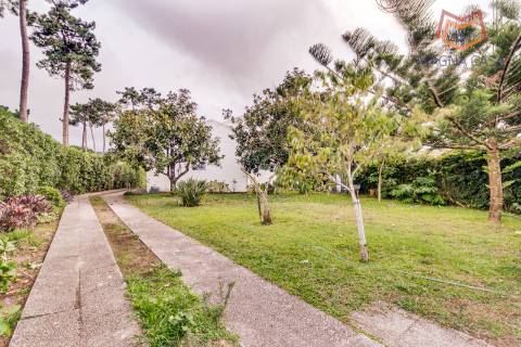 Moradia Isolada T4 com Piscina e Jardim em Pinhal Banzão, Colares, Sintra