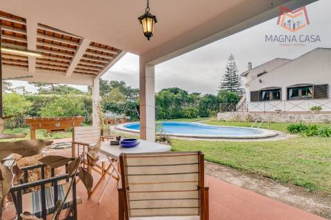 Moradia Isolada T4 com Piscina e Jardim em Pinhal Banzão, Colares, Sintra