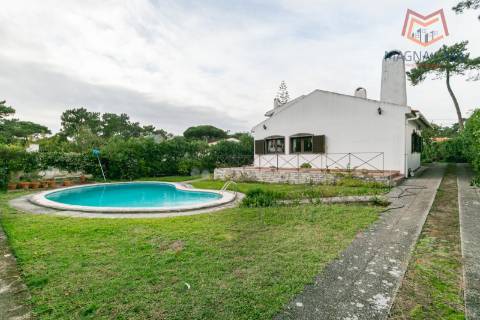 Moradia Isolada T4 com Piscina e Jardim em Pinhal Banzão, Colares, Sintra