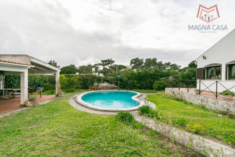 Moradia Isolada T4 com Piscina e Jardim em Pinhal Banzão, Colares, Sintra