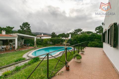 Moradia Isolada T4 com Piscina e Jardim em Pinhal Banzão, Colares, Sintra