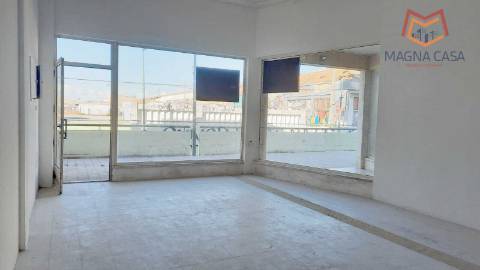ESPAÇO COMERCIAL / LOJA, em ótimo estado, para VENDA no Barreiro - Setúbal, com USO FRUTO da PROPRIETÁRIA em Vida
