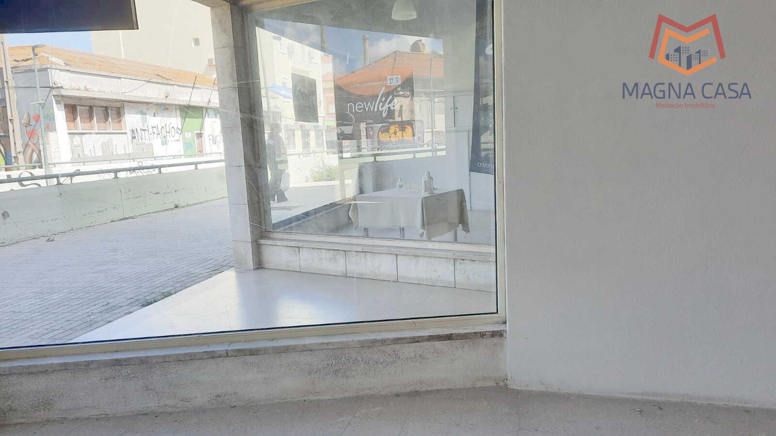 ESPAÇO COMERCIAL / LOJA, em ótimo estado, para VENDA no Barreiro - Setúbal, com USO FRUTO da PROPRIETÁRIA em Vida