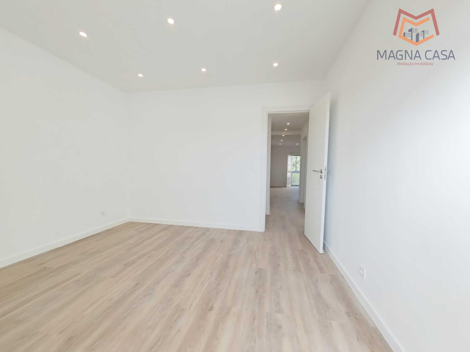 Apartamento T2 com arrecadação e vista Rio Tejo, para venda em Santa Iria de Azoia - Loures - Lisboa, remodelado, como novo