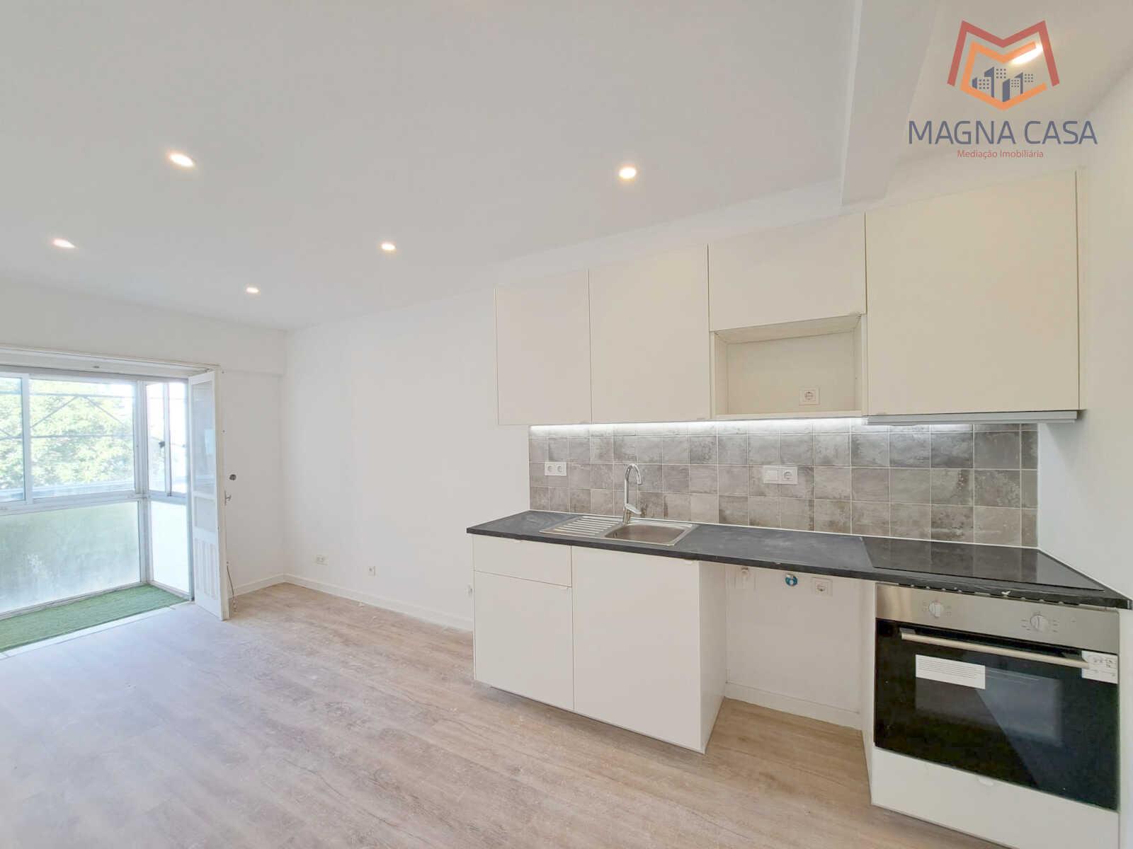 Apartamento T2 com arrecadação e vista Rio Tejo, para venda em Santa Iria de Azoia - Loures - Lisboa, remodelado, como novo