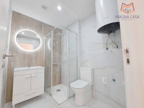 Apartamento T2 com arrecadação e vista Rio Tejo, para venda em Santa Iria de Azoia - Loures - Lisboa, remodelado, como novo