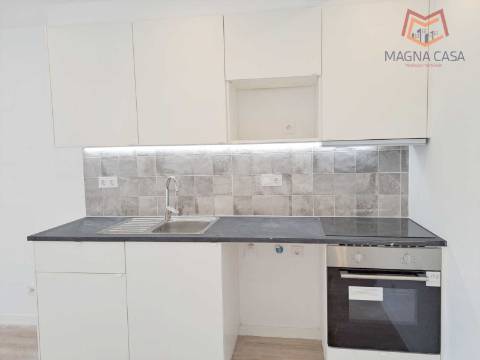 Apartamento T2 com arrecadação e vista Rio Tejo, para venda em Santa Iria de Azoia - Loures - Lisboa, remodelado, como novo
