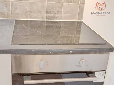 Apartamento T2 com arrecadação e vista Rio Tejo, para venda em Santa Iria de Azoia - Loures - Lisboa, remodelado, como novo