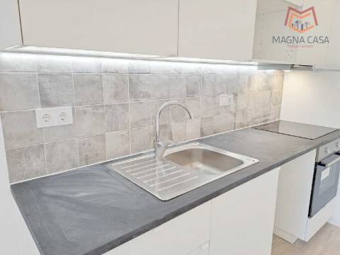 Apartamento T2 com arrecadação e vista Rio Tejo, para venda em Santa Iria de Azoia - Loures - Lisboa, remodelado, como novo