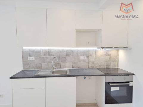 Apartamento T2 com arrecadação e vista Rio Tejo, para venda em Santa Iria de Azoia - Loures - Lisboa, remodelado, como novo
