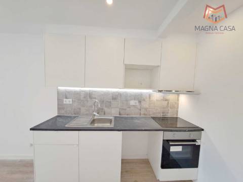 Apartamento T2 com arrecadação e vista Rio Tejo, para venda em Santa Iria de Azoia - Loures - Lisboa, remodelado, como novo